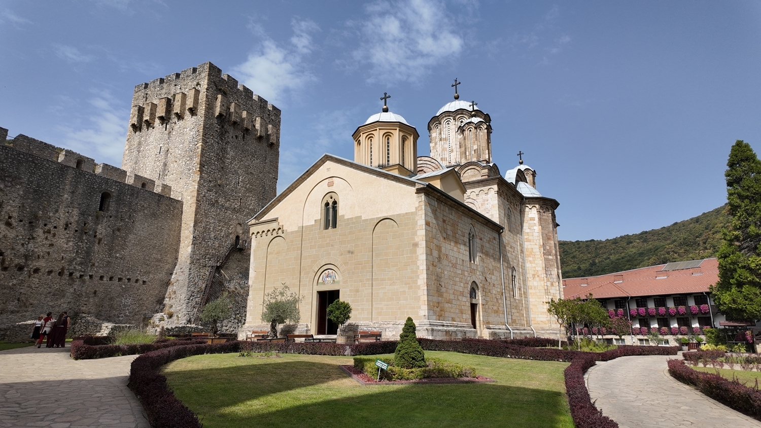 Da li znate gde počivaju mošti svetog kneza Lazara? Na manje od sat i po od Beograda krije se srednjovekovna tajna Pomoravlja